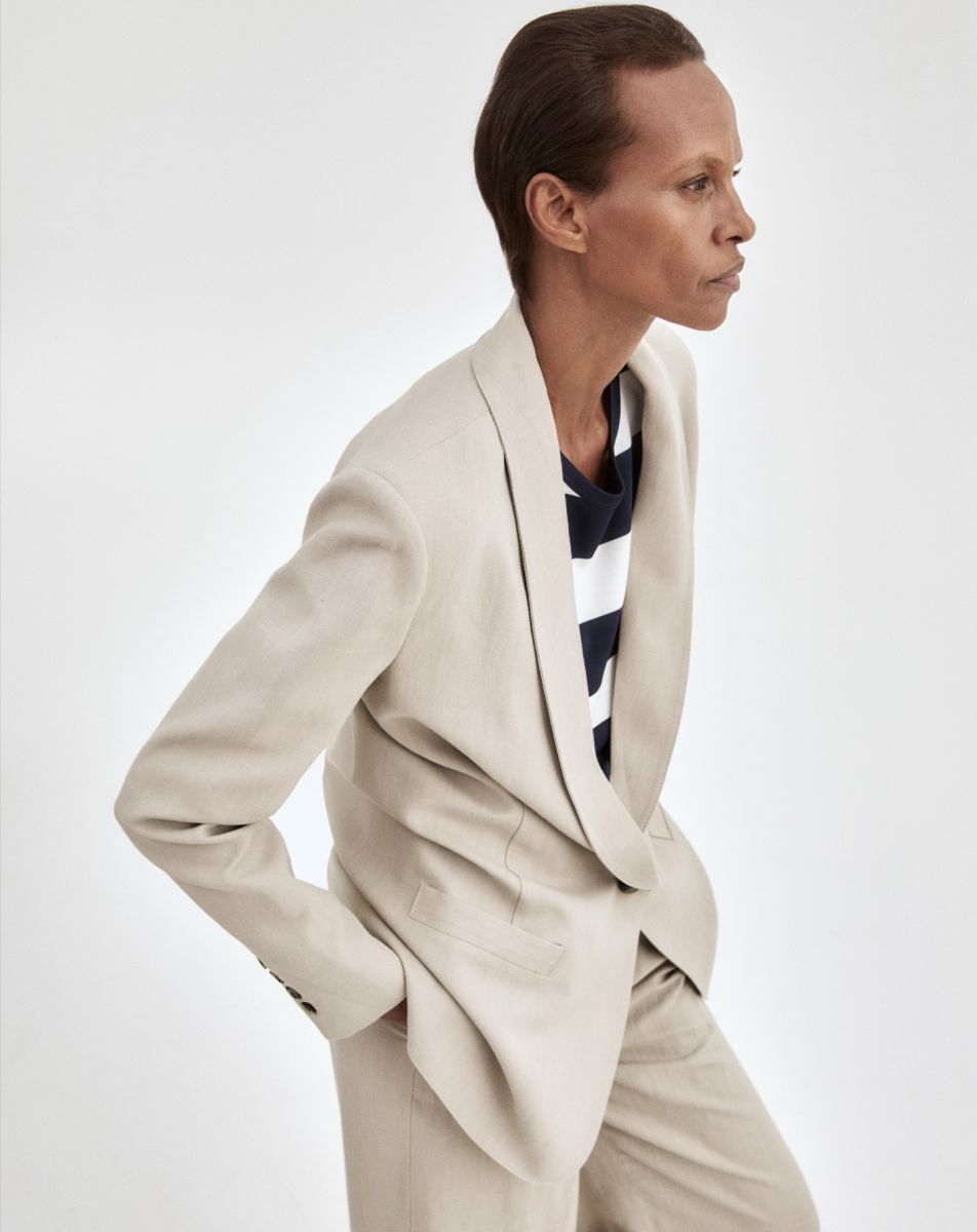 Discover the Elegance of Smythe – The Epitome of Timeless, Bold Fashion